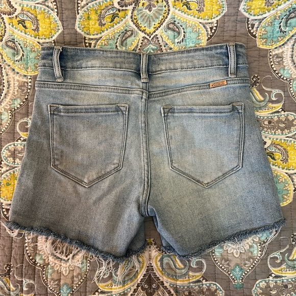 KanCan Light Wash Size Medium Denim Shorts - Picture 2 of 9